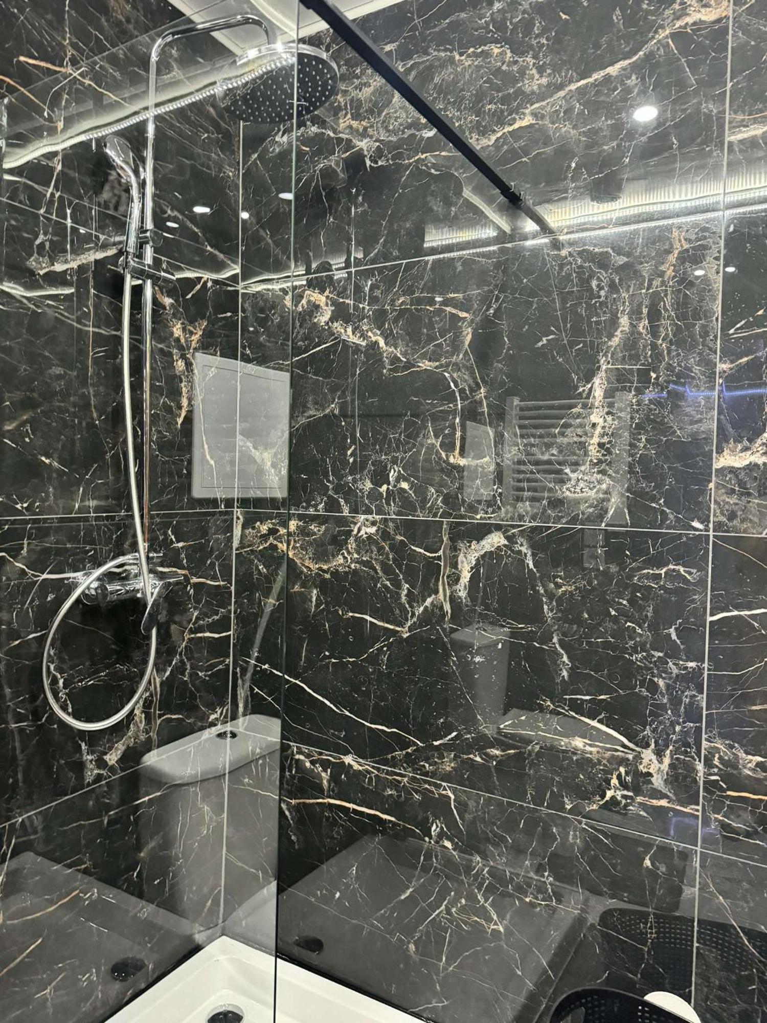 Suite Gold By L Amaryllis I Jacuzzi & Sauna Prive I Centre Beziers Arrivee Autonome المظهر الخارجي الصورة